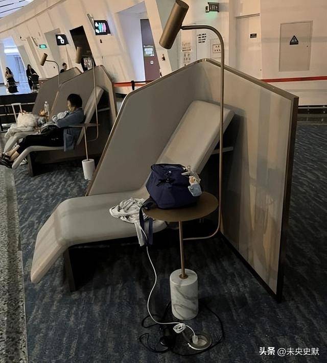 成了“深夜避风港”？一句话点醒行业AG真人国际旅客睡成一片大兴机场却(图4)