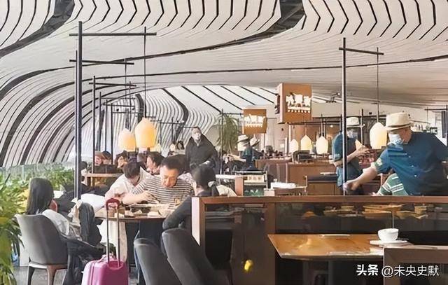 成了“深夜避风港”？一句话点醒行业AG真人国际旅客睡成一片大兴机场却(图10)