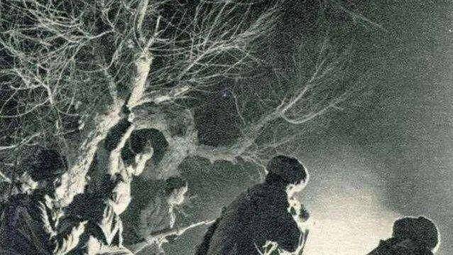 寨时看到了啥怪事?然后选择撤退?AG真人旗舰厅志愿军夜袭美军营(图3) 寨时看到了啥怪事?然后选择撤退?AG真人旗舰厅志愿军夜袭美军营(图3)